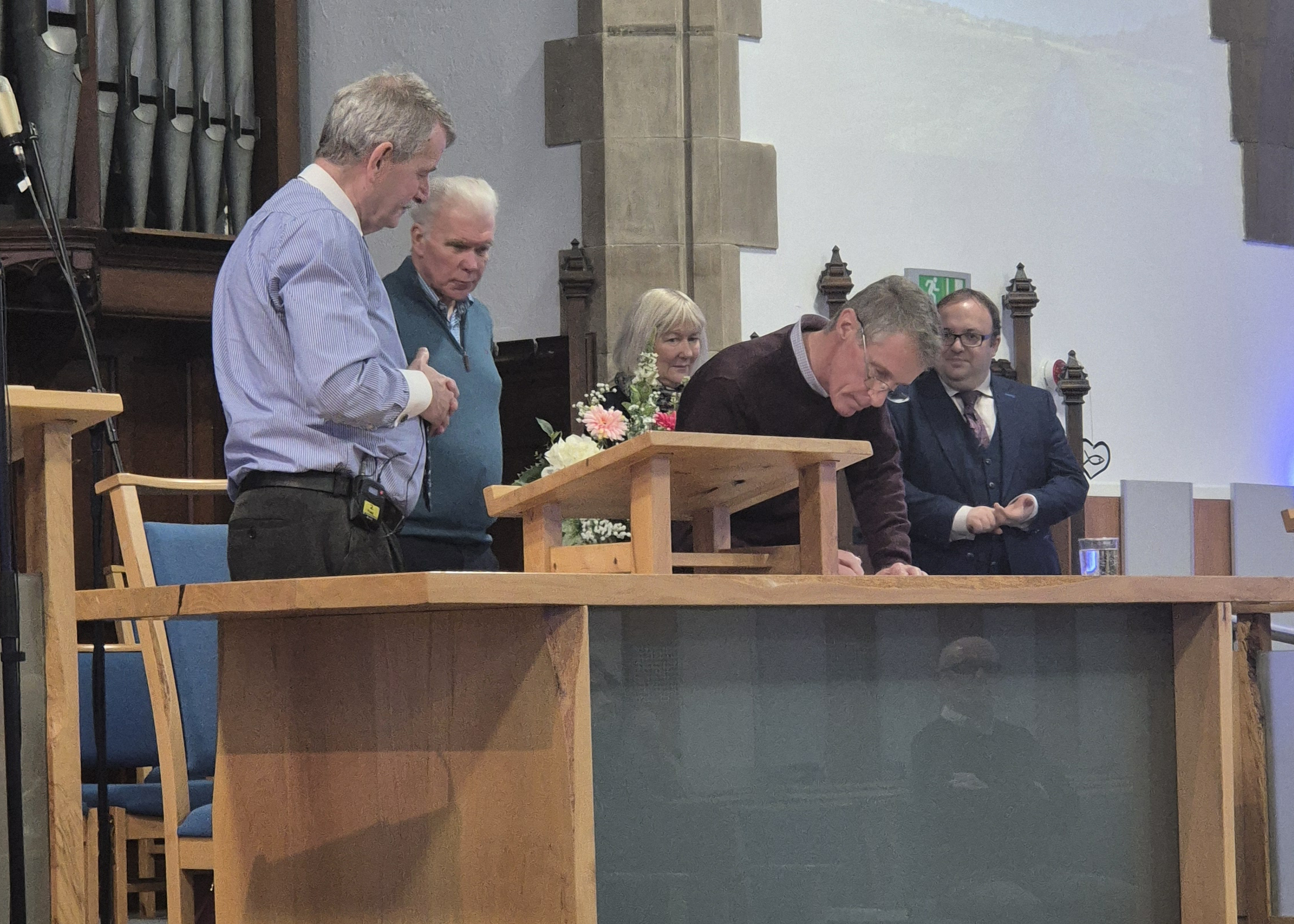 Image of the covenant being signed by the 2 ministers and session clerks